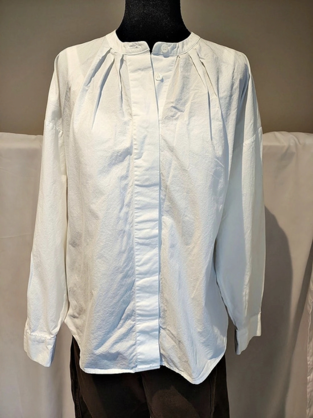 White Button-Front Long Sleeve Shirt Like New